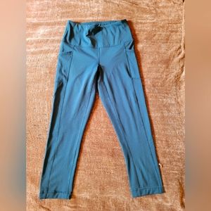 Blue leggings with pockets